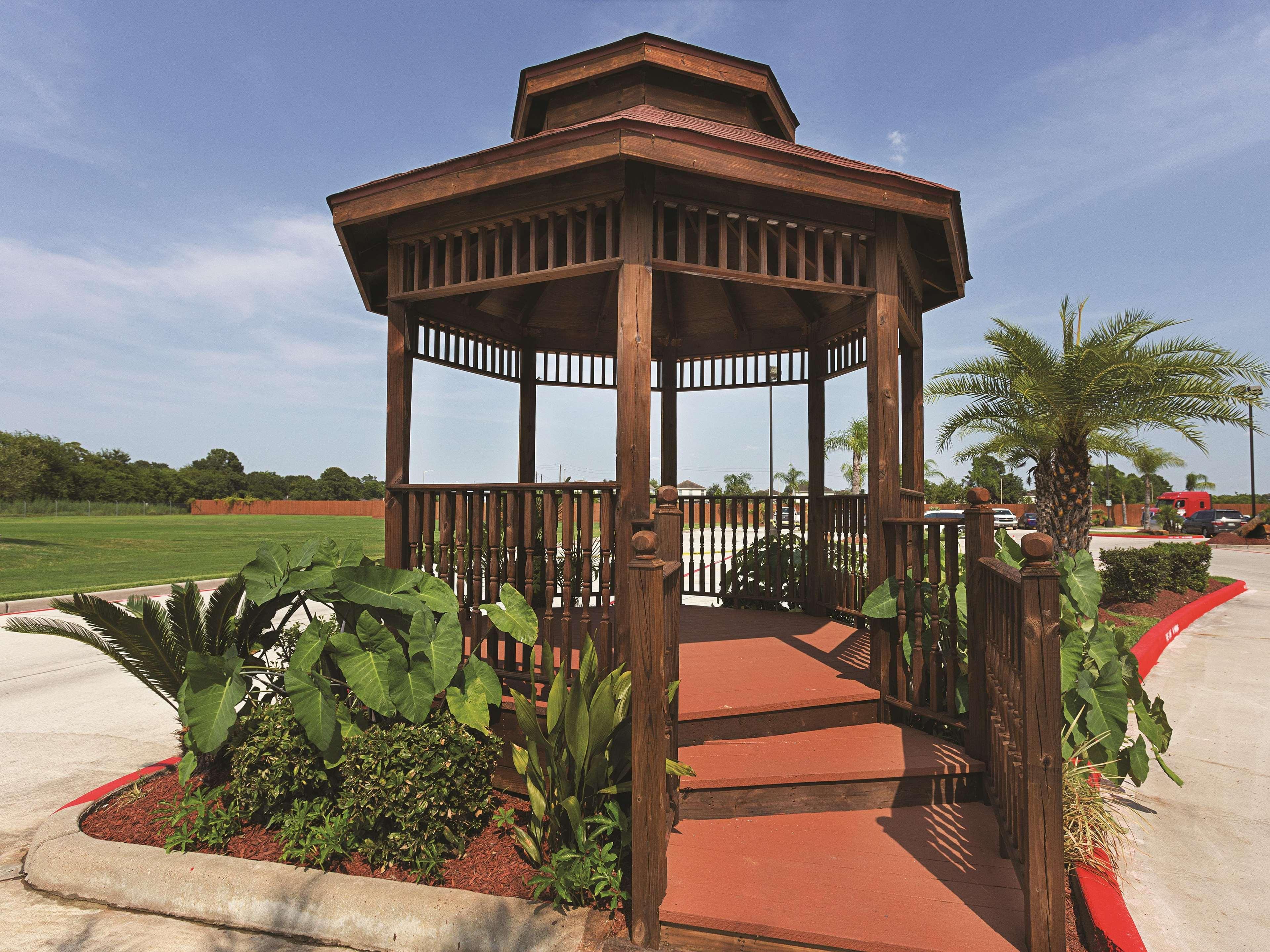 La Quinta By Wyndham Channelview Hotel