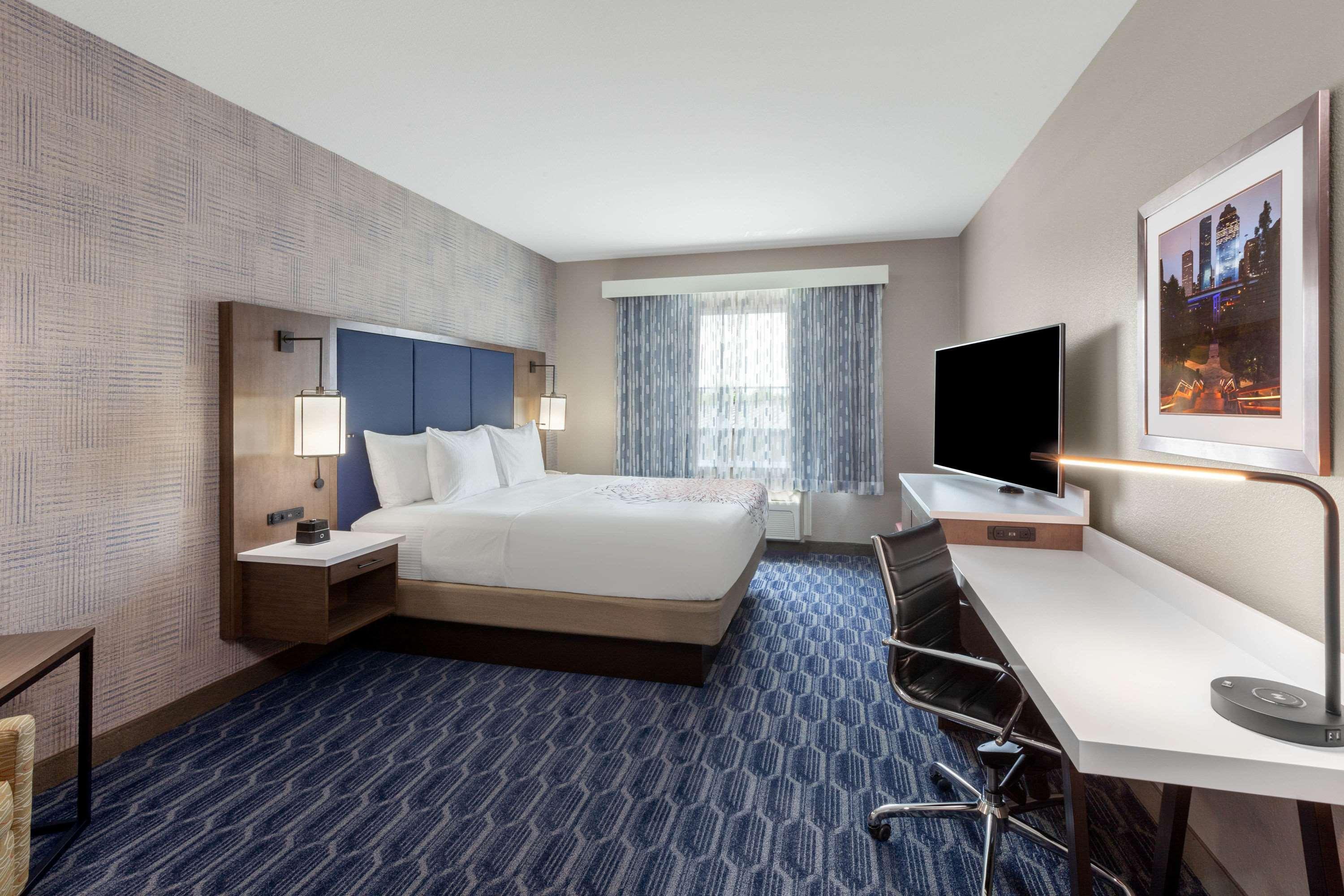 La Quinta By Wyndham Channelview Hotel
