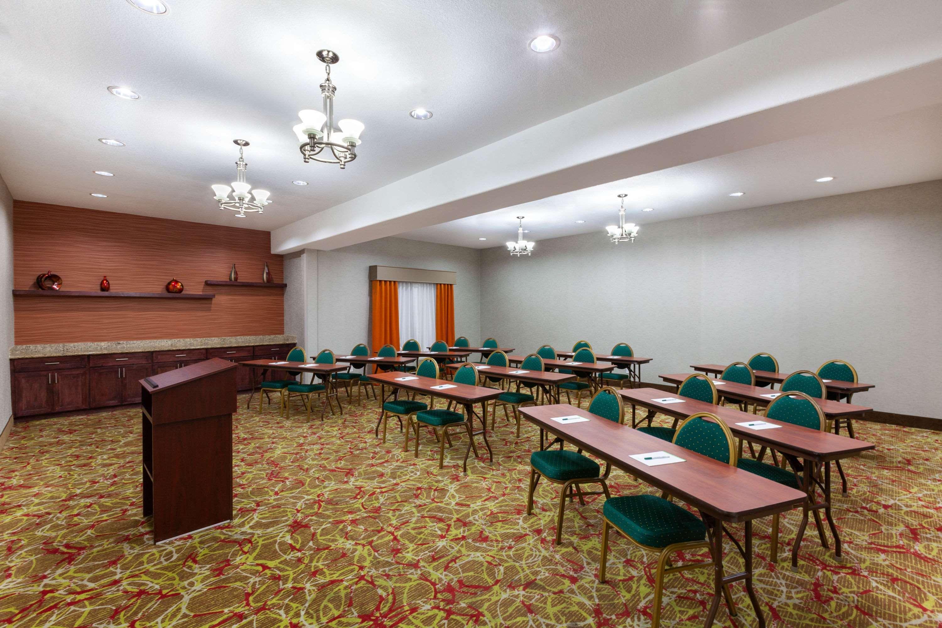 La Quinta By Wyndham Channelview Hotel Cloverleaf