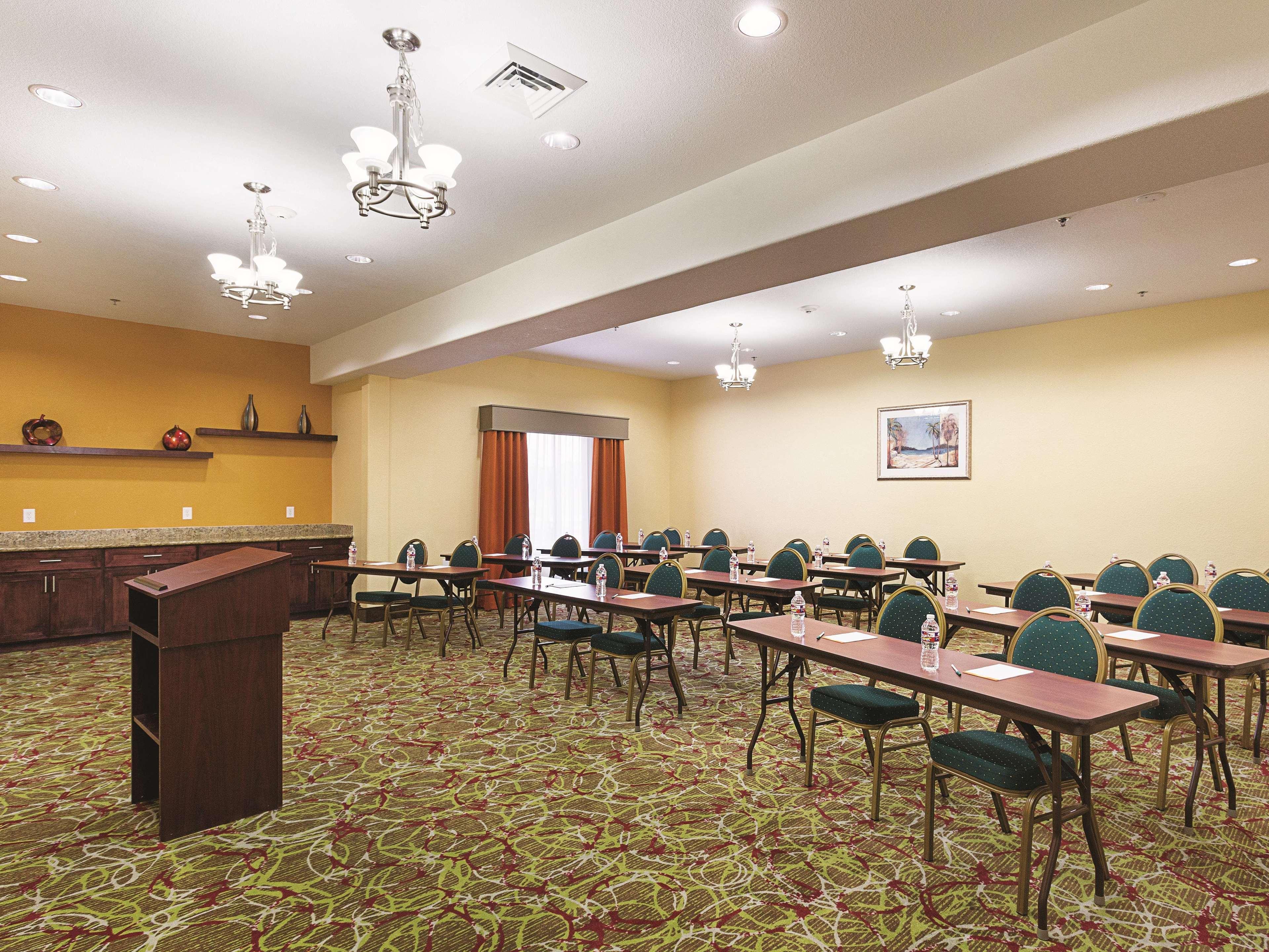 La Quinta By Wyndham Houston Channelview Hotel Cloverleaf