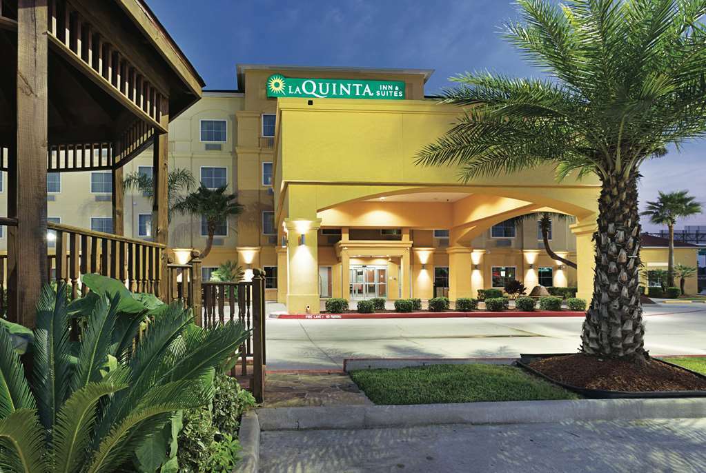 La Quinta By Wyndham Channelview Hotel