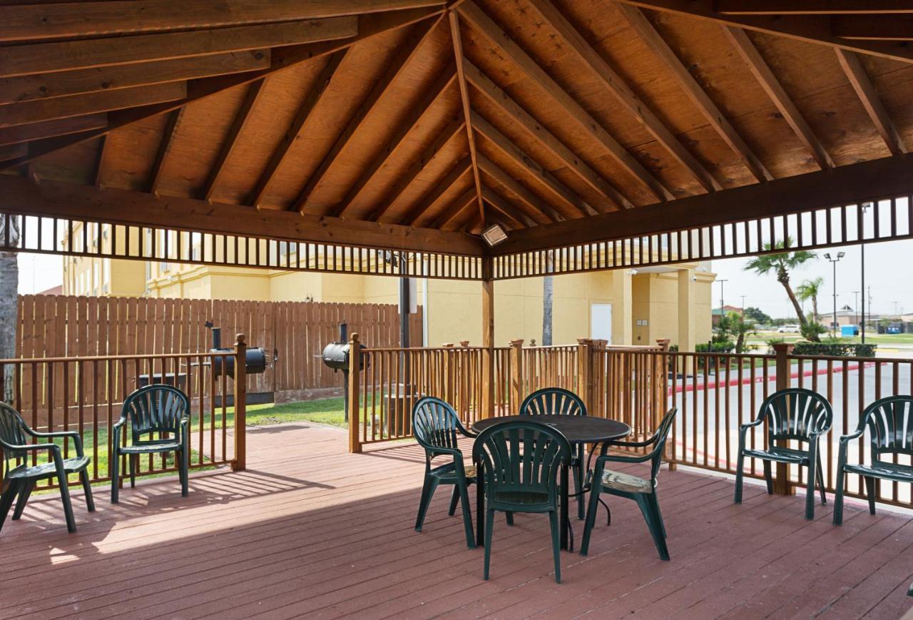 La Quinta By Wyndham Channelview Cloverleaf