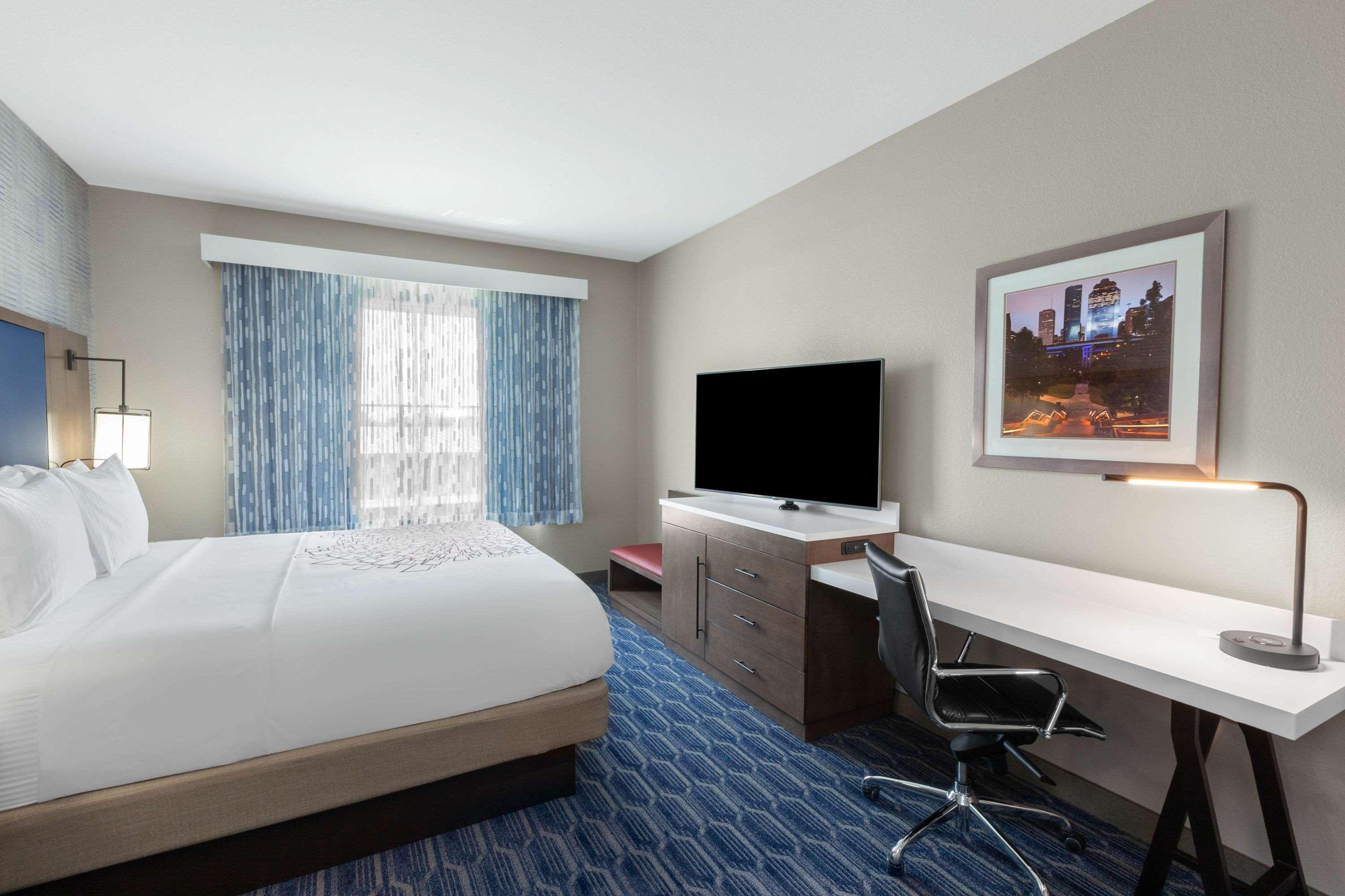 La Quinta By Wyndham Channelview Hotel