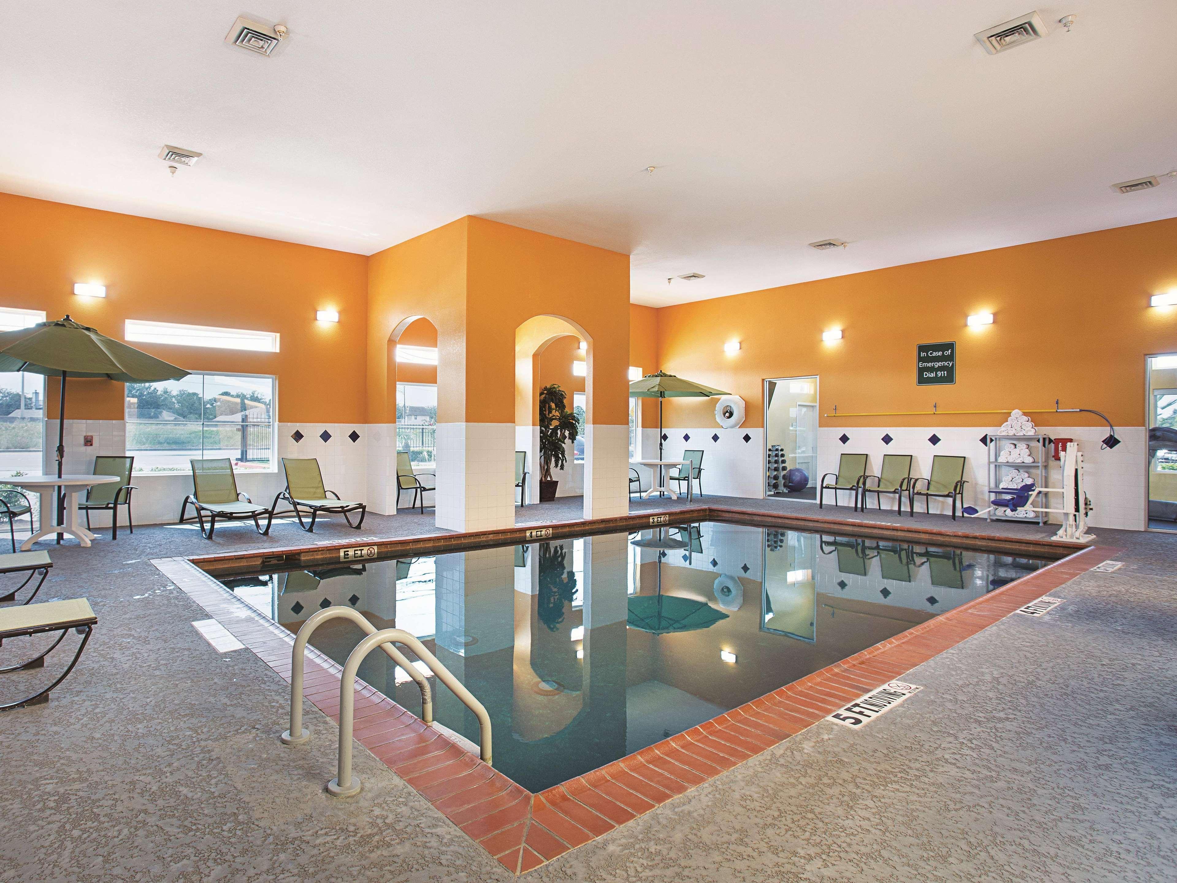 La Quinta By Wyndham Channelview Hotel Cloverleaf
