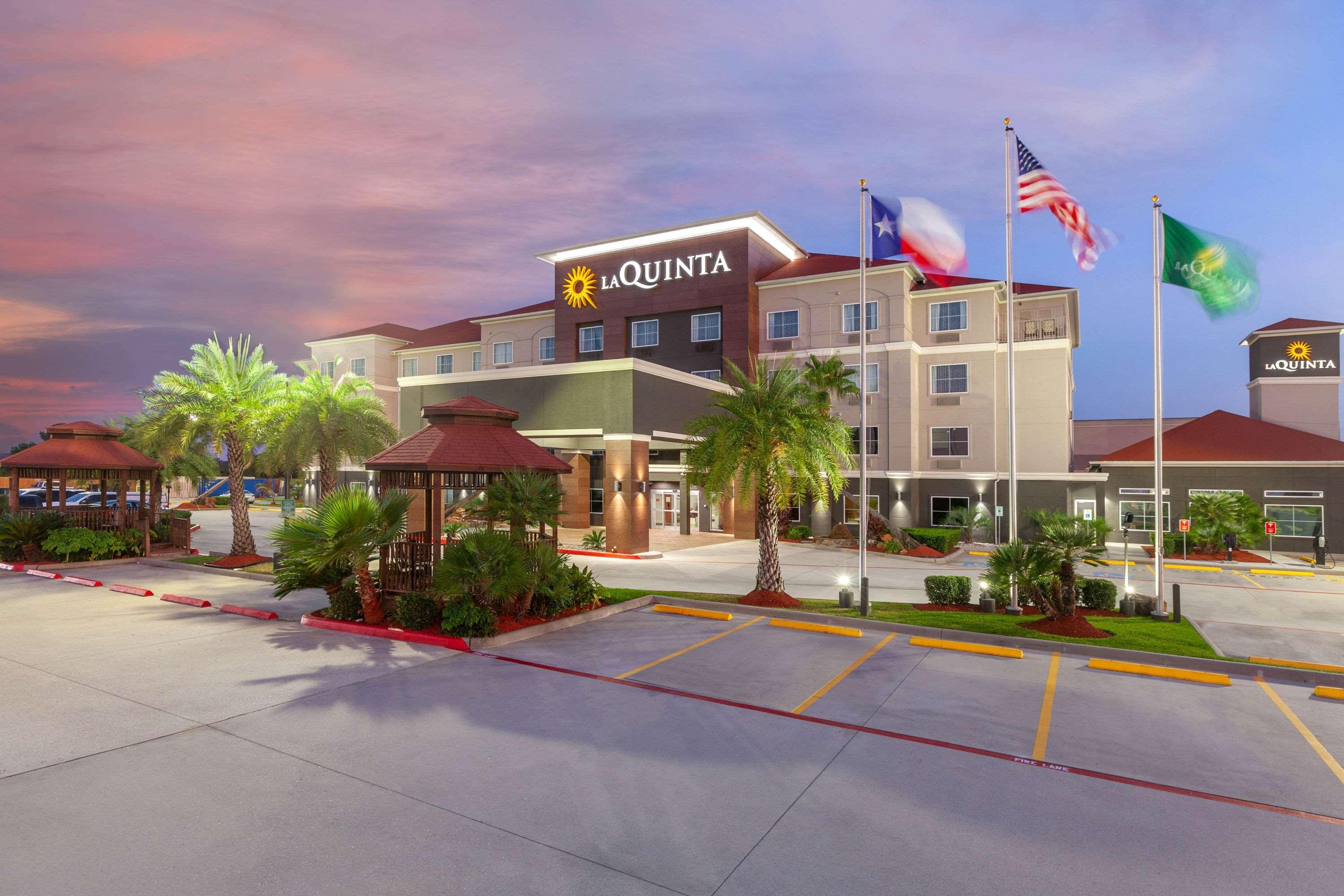 La Quinta By Wyndham Channelview Hotel