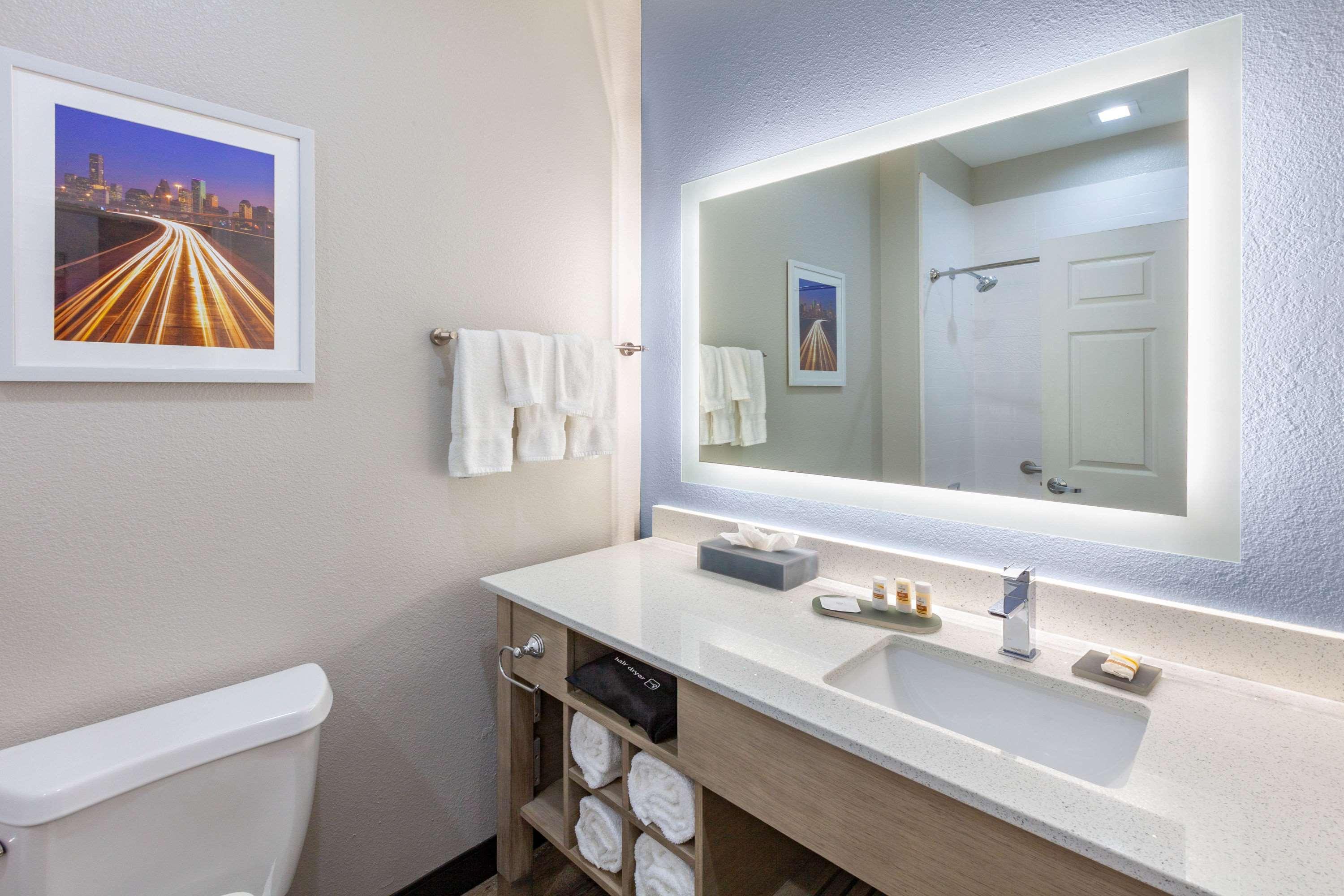 La Quinta By Wyndham Channelview Hotel
