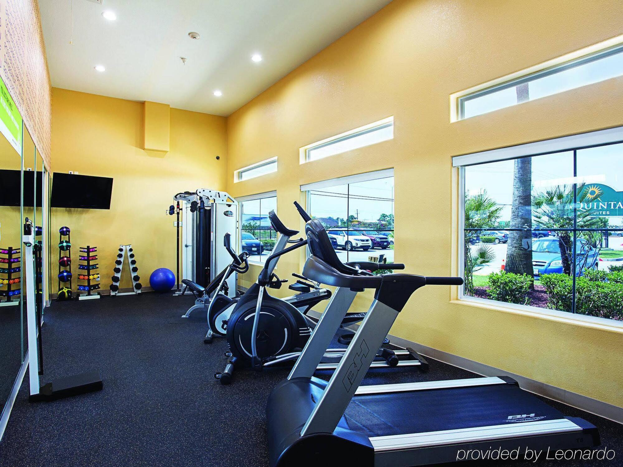 La Quinta By Wyndham Channelview Hotel